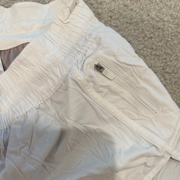 lululemon athletica tracker Shorts - Picture 3 of 6